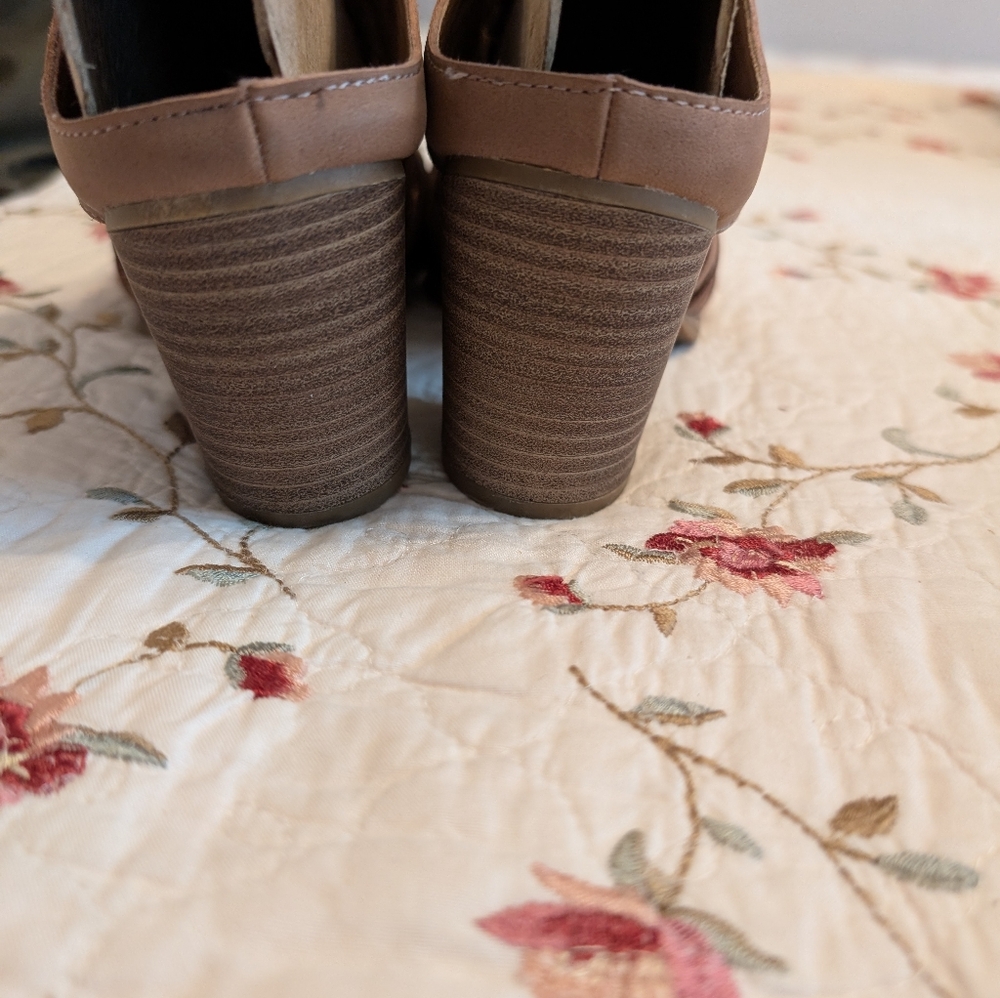 2 pr Women’s Block Heel Sandals- Sz 6.5 - Picture 2 of 11